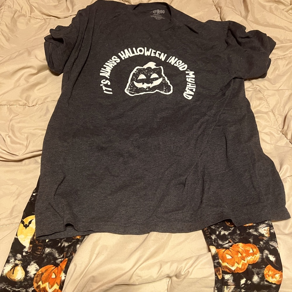 LuLaRoe XL T-Shirt with TC Leggings (free!) great Halloween Outfit!